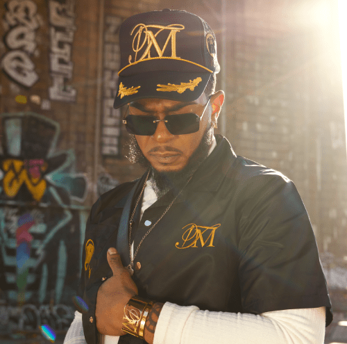 Man in streetwear with sunglasses and hat.